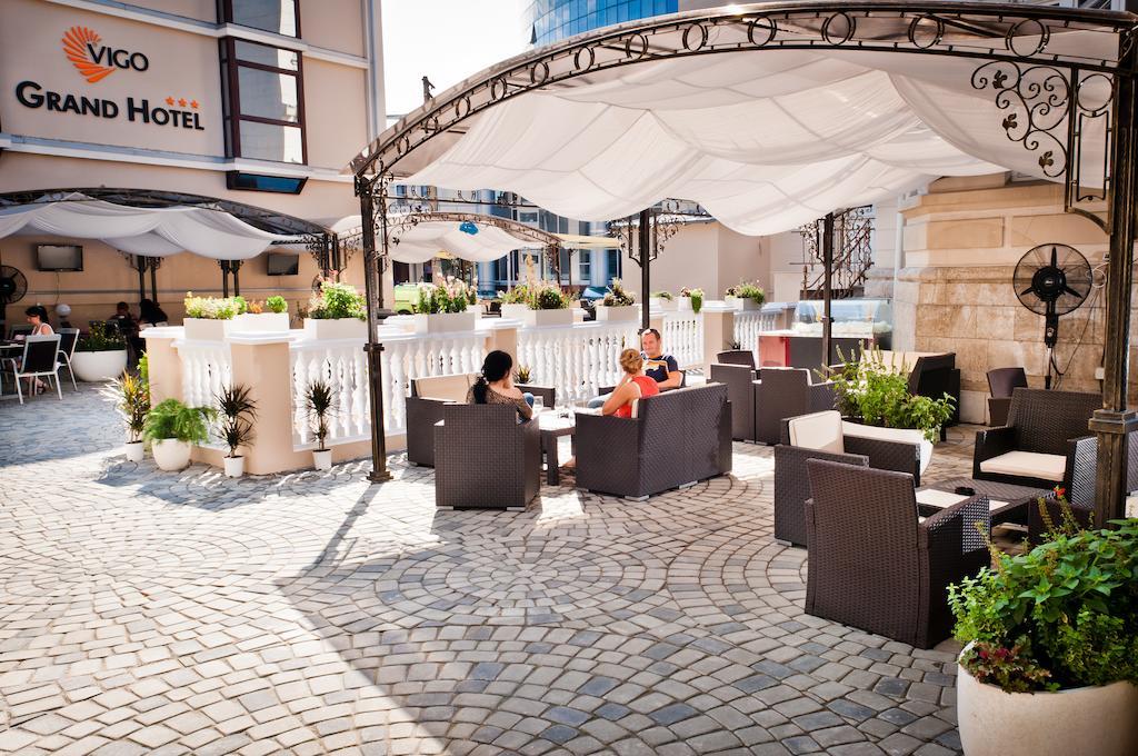 Vigo Grand Hotel Ploiesti Bagian luar foto