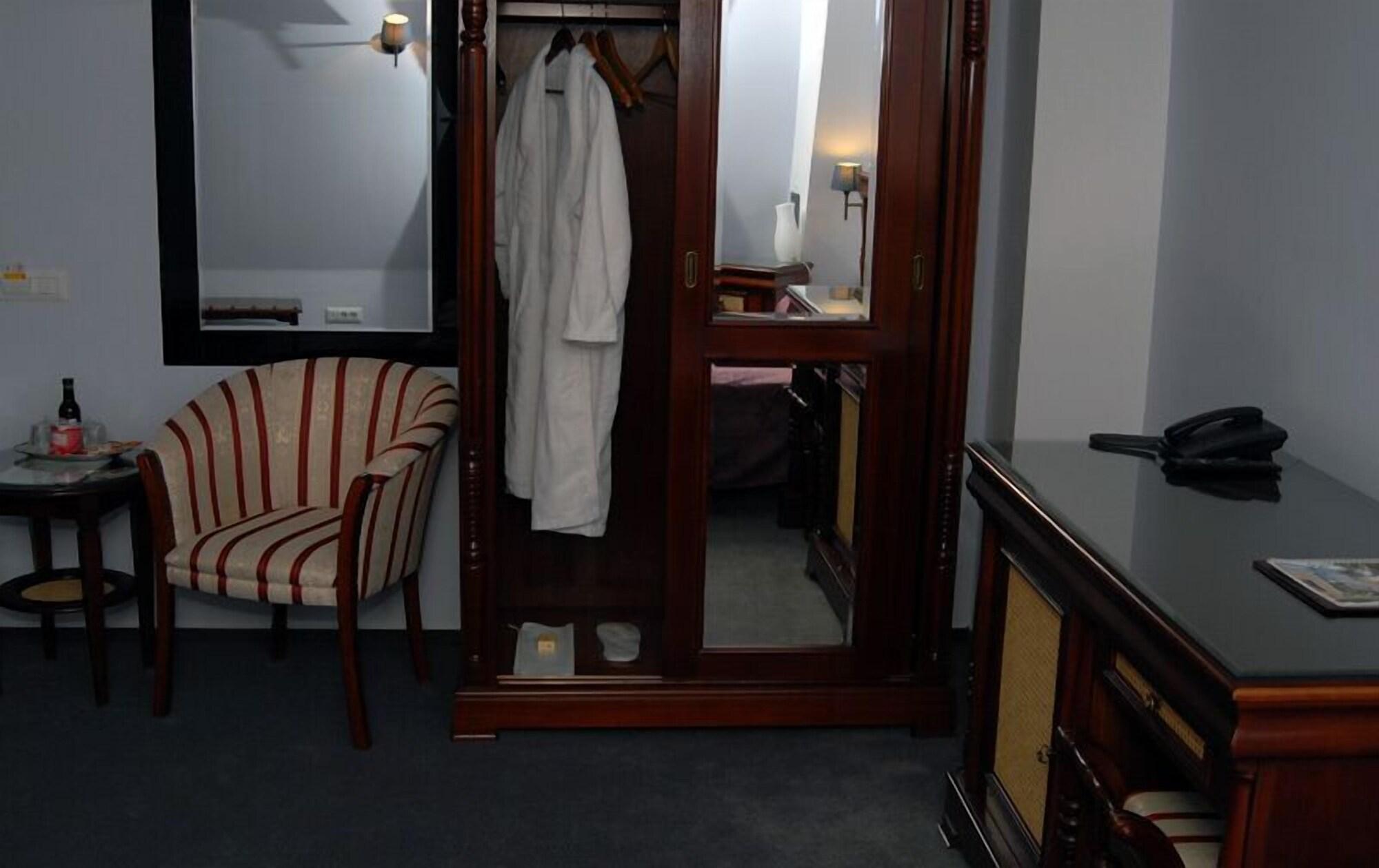 Vigo Grand Hotel Ploiesti Bagian luar foto