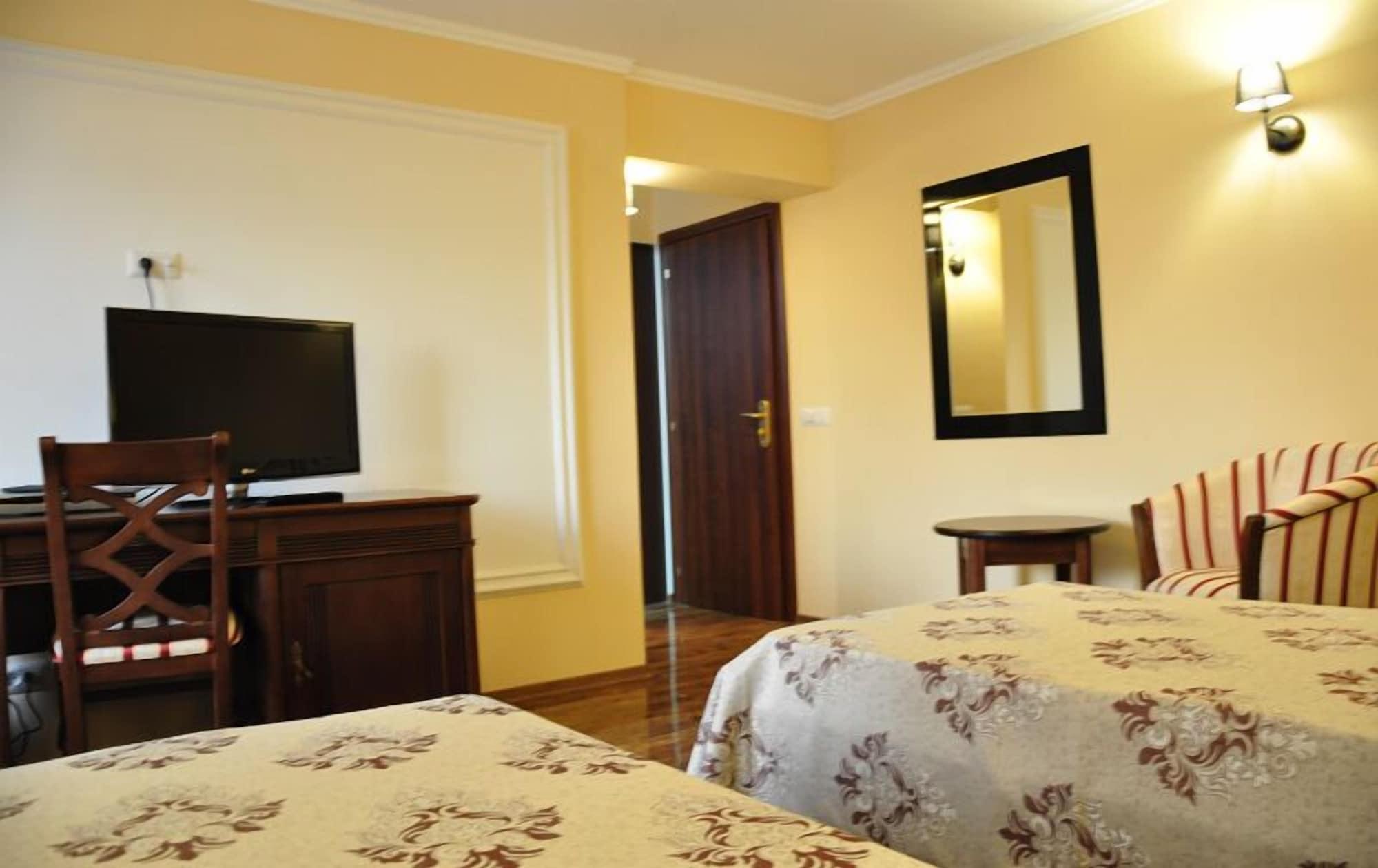Vigo Grand Hotel Ploiesti Bagian luar foto