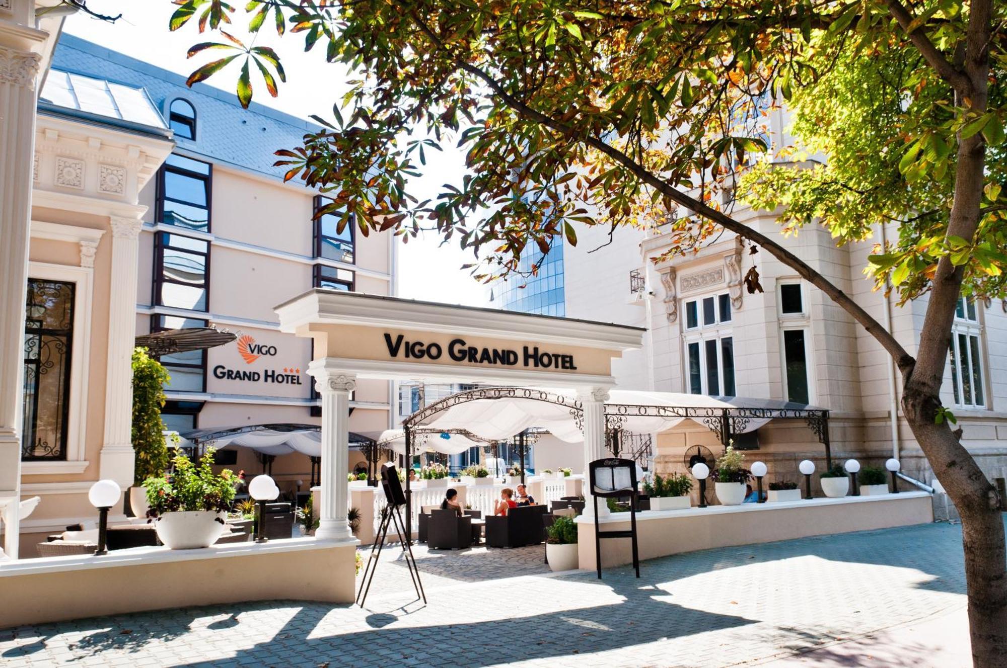 Vigo Grand Hotel Ploiesti Bagian luar foto