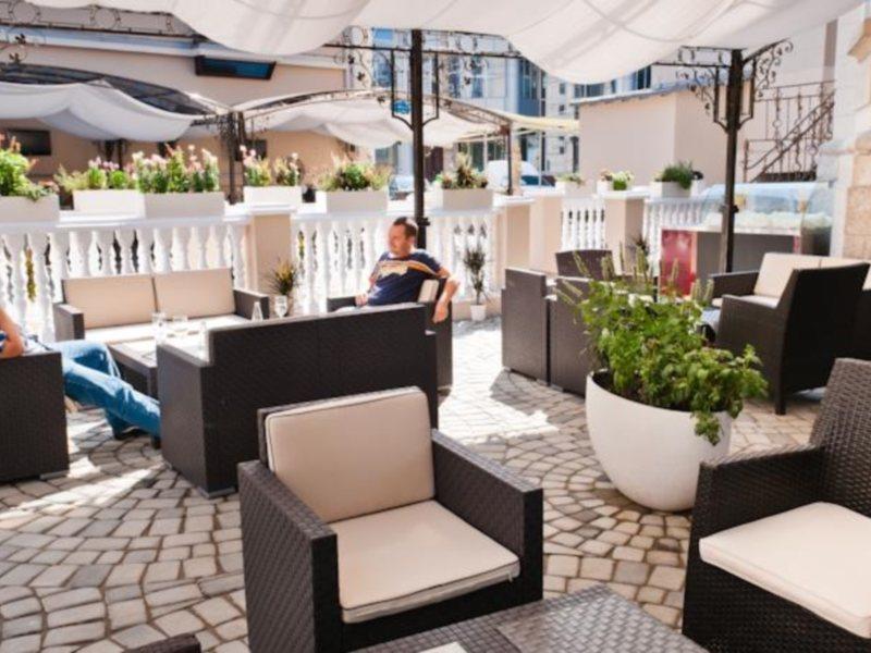 Vigo Grand Hotel Ploiesti Bagian luar foto