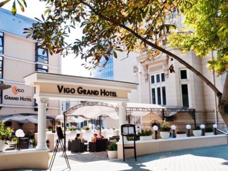 Vigo Grand Hotel Ploiesti Bagian luar foto