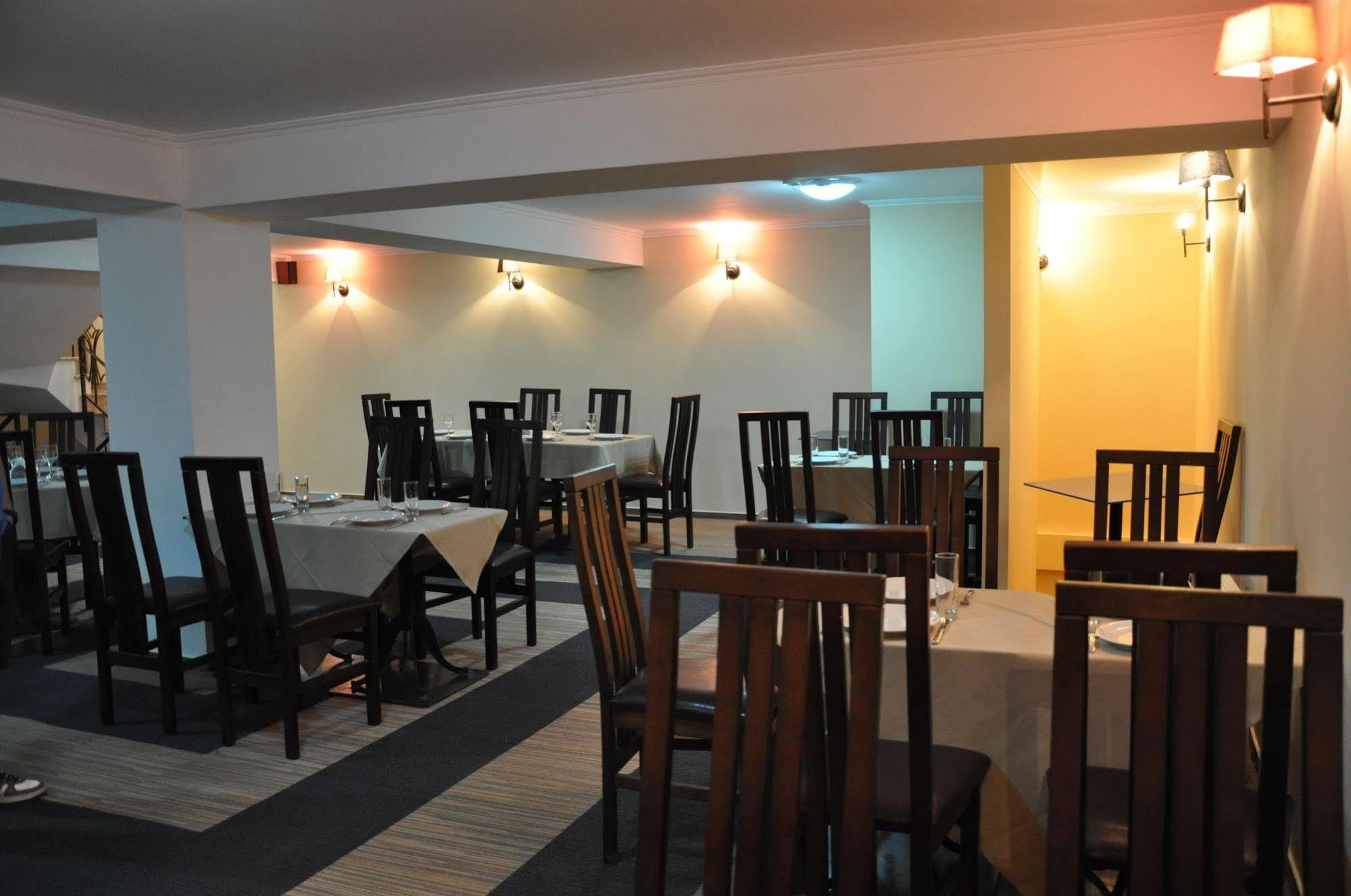 Vigo Grand Hotel Ploiesti Bagian luar foto