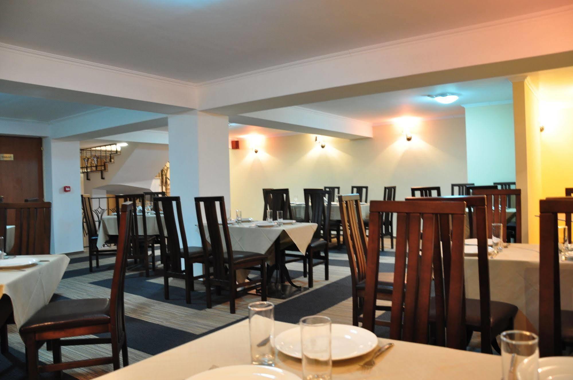 Vigo Grand Hotel Ploiesti Bagian luar foto