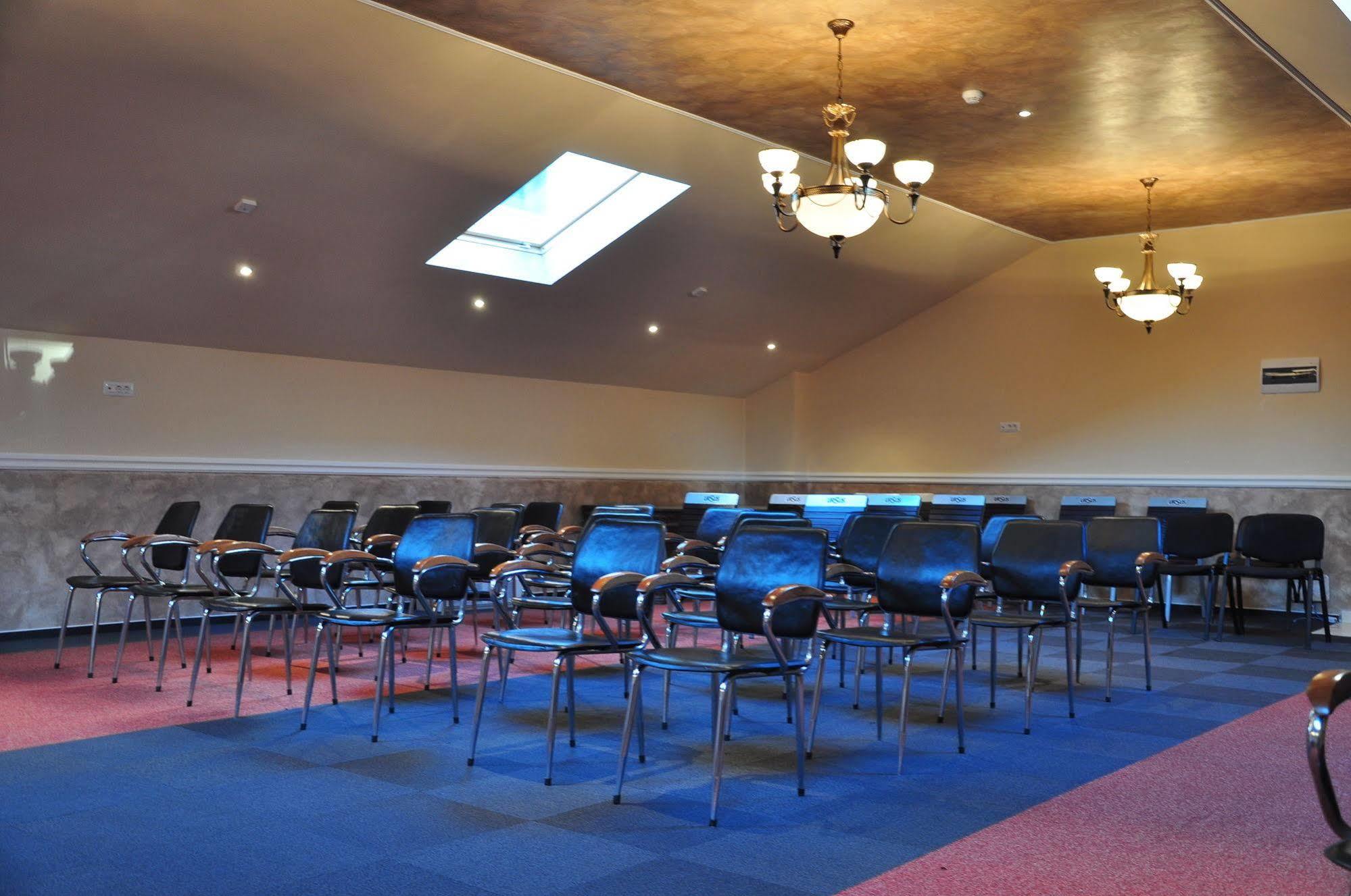 Vigo Grand Hotel Ploiesti Bagian luar foto