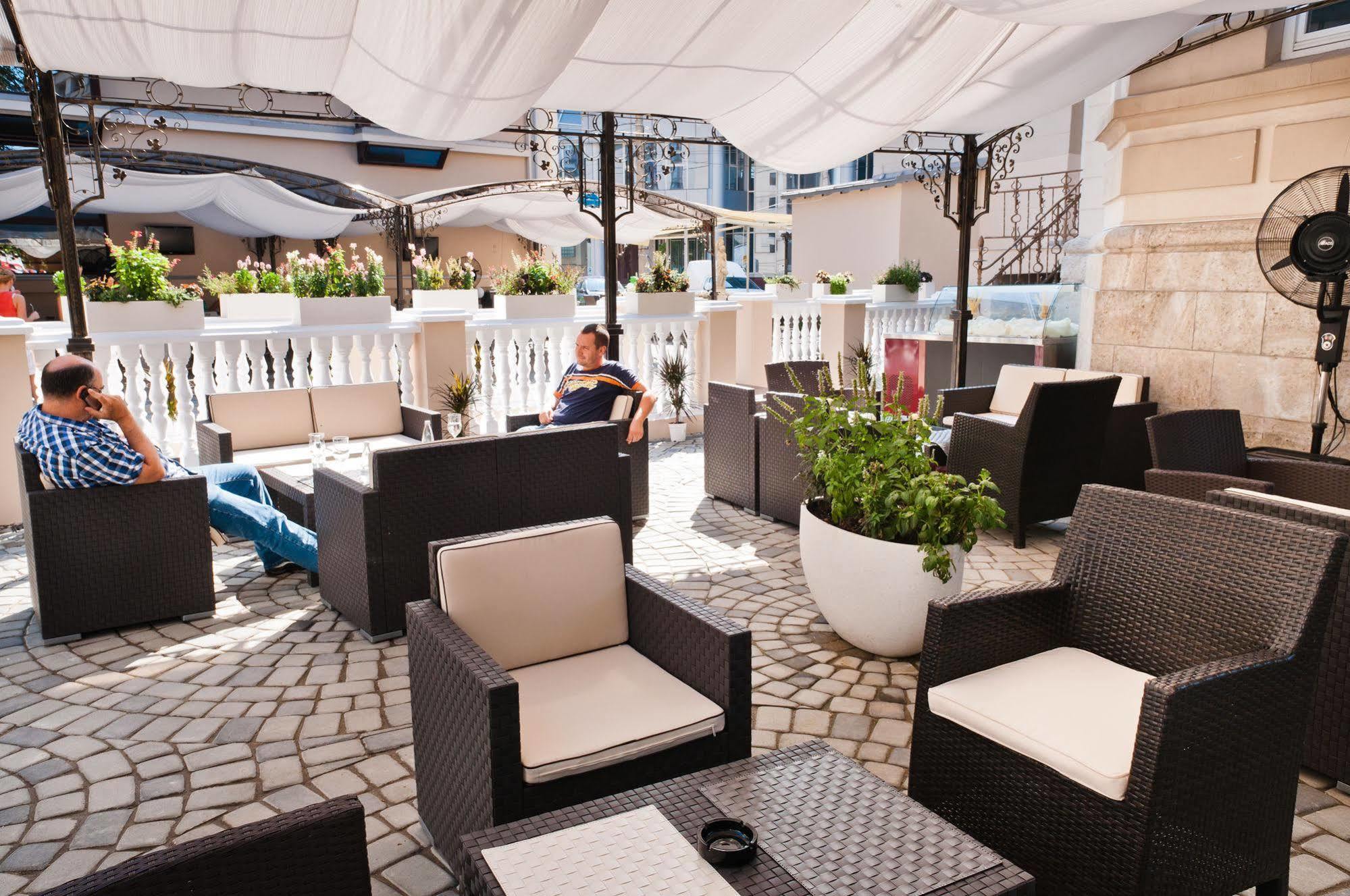 Vigo Grand Hotel Ploiesti Bagian luar foto