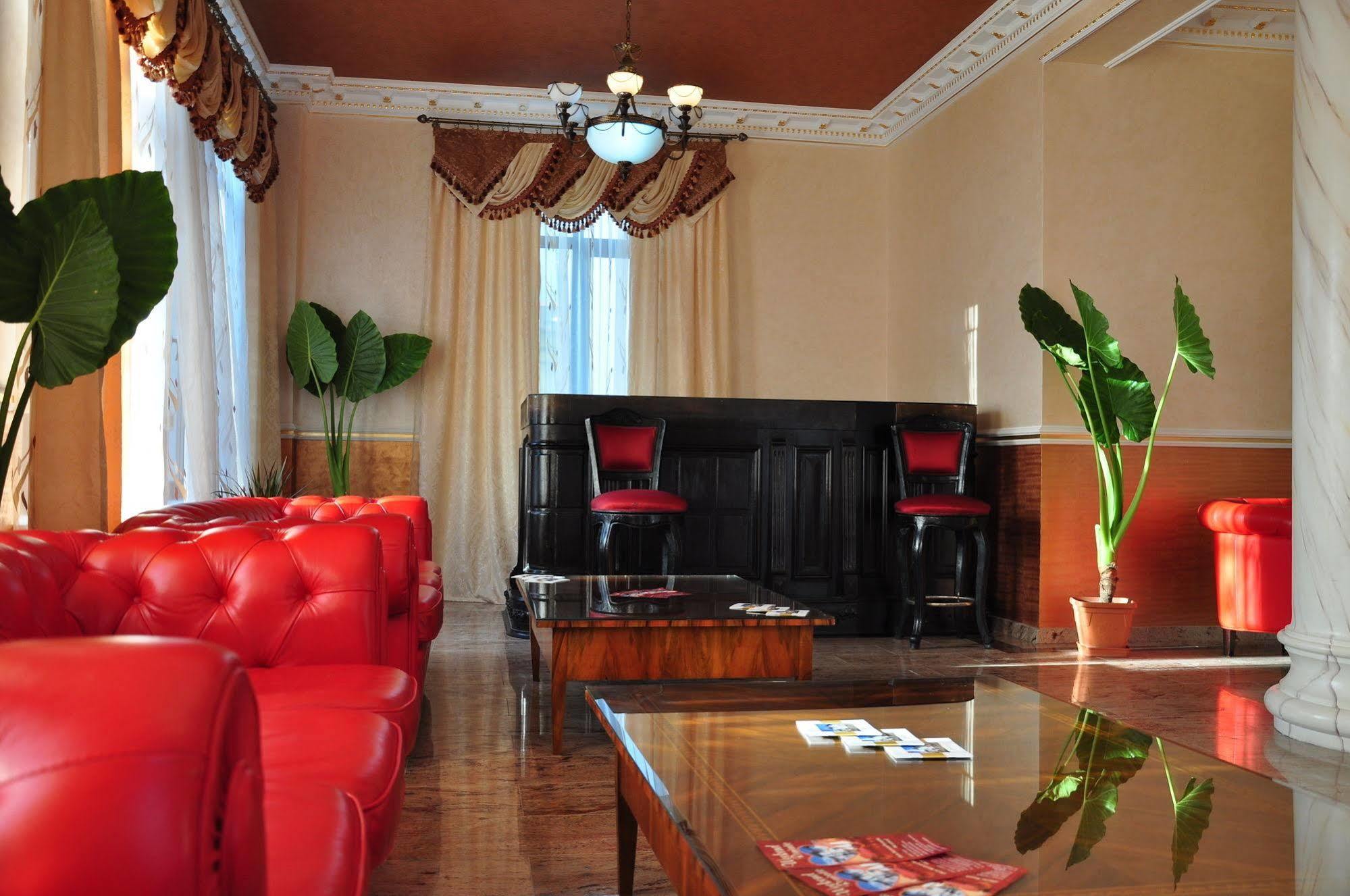 Vigo Grand Hotel Ploiesti Bagian luar foto